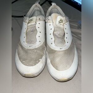 Size 6.5 women’s white Nike shoes